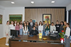 b3a64943-f445-4b57-94e8-417b3a39102a